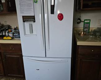 $100 Whirlpool Refrigerator, needs cleaning