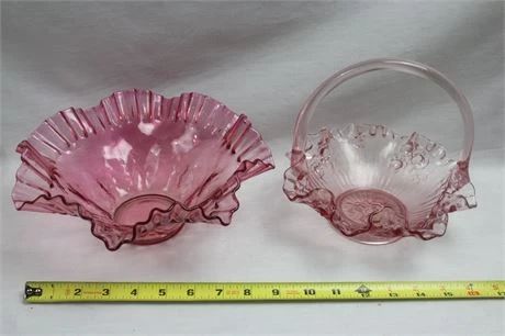 Lot 001   3 Bid(s)
FENTON THUMBPRINT CRANBERRY RUFFLED GLASS PRESSED BASKET 9 X 8" - 1960'S