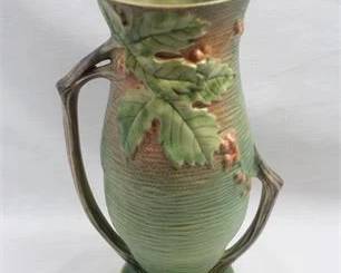 Lot 055   7 Bid(s)
Roseville Pottery 37-10 Bushberry Vase