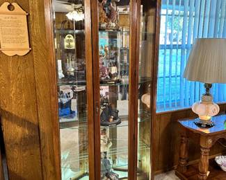Pulaski China / Curio Cabinet
