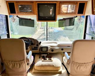 Next several photos are of the inside of the 2000 Ford Seabreeze 34’ Motor Home 