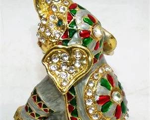 Lot 008   10 Bid(s)
Jeweled Elephant Trinket Box