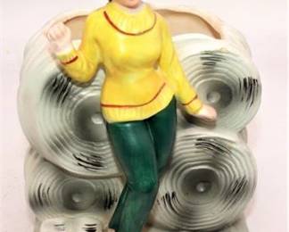 Lot 017   10 Bid(s)
Dancing Teenager Head Vase Records