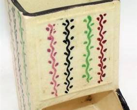 Lot 071   2 Bid(s)
VTG metal enamel match holder