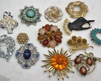 Lot 121   9 Bid(s)
Brooch pin lot Trifari etc