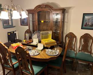 Wonderful vintage Bernhardt dining room set
