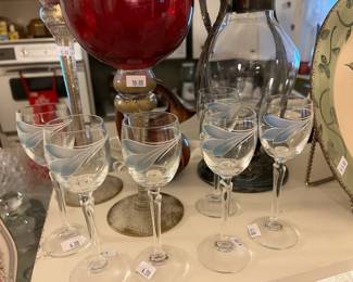 Set of 6 lovely wine glasses