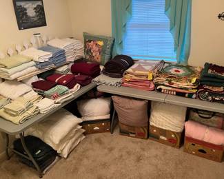 lots of nice linens & quilts