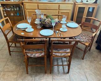 Wonderful vintage maple table w/ 6 Hitchcock style chairs