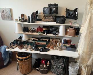 Another great batch of ladies purses & accessories