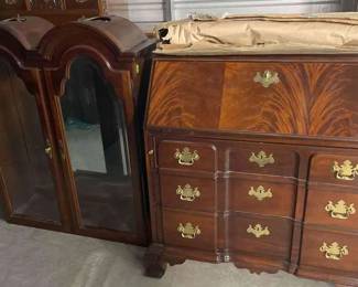 "Storage Delights" in Martinez, GA Starts Closing at 8pm Wed 9/27. Pickup Fri 9/29 from 3-6pm. Please click here to view more photos, descriptions, and current bids:&nbsp;https://ctbids.com/estate-sale/24266