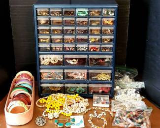 "Gorgeous Goshen Plantation" in Augusta, GA Starts Closing Thu 9/28 8pm. Pickup is Sat 9/30 10-3pm. Please click here to view more photos, descriptions, and current bids:&nbsp;https://ctbids.com/estate-sale/24147