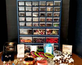 "Gorgeous Goshen Plantation" in Augusta, GA Starts Closing Thu 9/28 8pm. Pickup is Sat 9/30 10-3pm. Please click here to view more photos, descriptions, and current bids:&nbsp;https://ctbids.com/estate-sale/24147