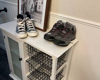 Bathroom piece
Tennis shoes
Art