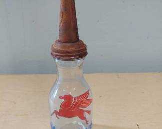 Mobilgas bottle with spout