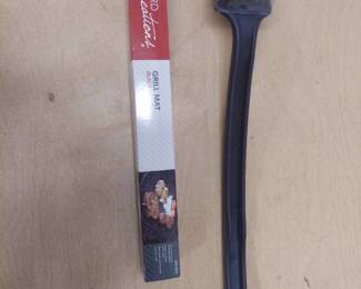 Grill Mat and 17 in stainless grill brush