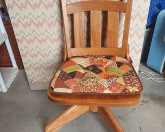 swivel rolling chair