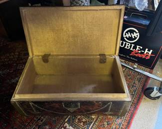 Interior of the trunk.