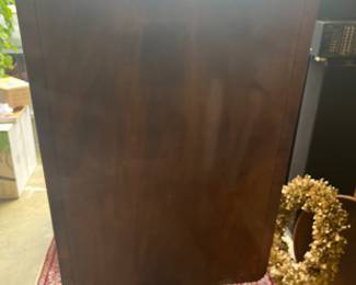 Duncan Phyfe table shown flipped up