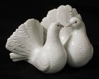 1002	LLADRO DOVES PAREJA PALOMAS COUPLE, APPROXIMATELY 5 IN HIGH
