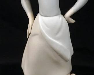 1006	LLADRO FIGURINE OF YOUNG GIRL W/GOOSE, MATTE FINISH, APPROXIMATELY 10 IN
