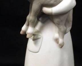 1007	LLADRO FIGURINE OF YOUNG GIRL W/LAMB, MATTE FINISH, APPROXIMATELY 9 IN
