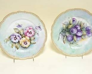 1015	TV LIMOGES HAND PAINTED SCALLOPED EDGE DISHES, APPROXIMATELY 9 1/2 IN
