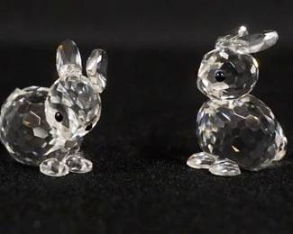 1060	SWAROVSKI CRYSTAL FIGURINES, 2 RABITS, APPROXIMATELY 1 1/2 IN H
