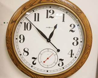 1155	LARGE 25 IN ROUND HOWARD MILLER QUARTZ WALL CLOCK IN OAK CASE
