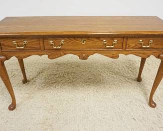 1166	PENNSYLVANIA HOUSE SOLID OAK SOFA TABLE, 3 DRAWER WQUEEN ANNE LEGS & SHELL CARVING, APPROXIMATELY 52 IN X 16 IN X 27 IN HIGH
