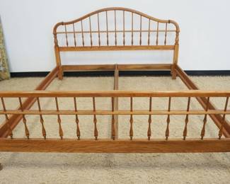 1174	PENNSYLVANIA HOUSE SOLID OAK KING SIZE BED
