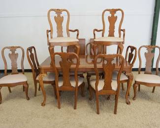 1181	THOMASVILLE SOLID OAK QUEEN ANNE STYLE TABLE W/2 LEAVES & 10 CHAIRS, 8 SIDE, 2 ARM, TABLE APPROXIMATELY 68 IN X 43 IN X 30 IN HIGH, LEAVES APPROXIMATELY 20 IN WIDE
