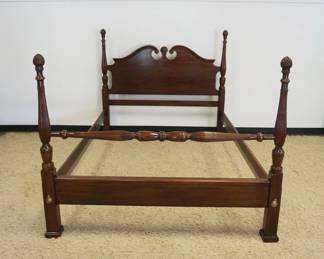 1233	MAHOGANY PINEAPPLE QUEEN SIZE BED
