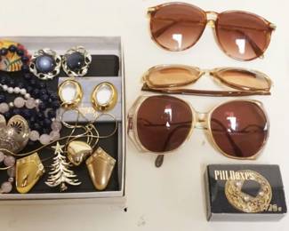 1275	ASSORTMENT OF COSTUME JEWELRY & DESIGNER GLASSES INCLUDING GUCCI

