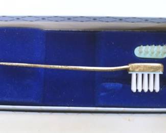 1277	CHILDS STERLING HANDLED TOOTHBRUSH

