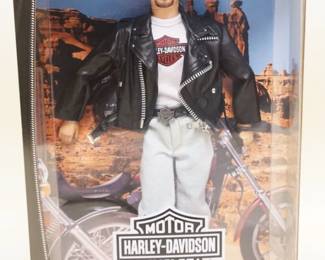 1304	1998 COLLECTOR EDITION HARYLEY DAVIDSON KEN DOLL IN BOX
