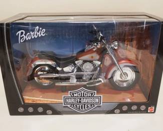 1305	1999 MATTEL BARBIE HARLEY DAVIDSON MOTORCYCLE IN BOX
