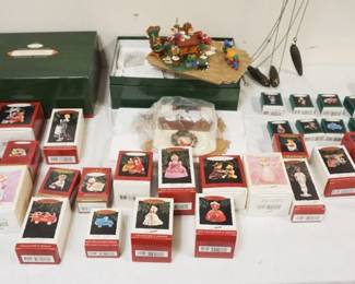 1332	LOT OF HALMARK DECORATION KEEPSAKE
