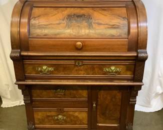 JIFI204 c.1790-1800 Roll Top Desk
Combination wood mahogany & burl wood panel, possibly black walnut as well.. 3 drawer with Commode door. Made with the dovetail design. Comes with original key that works in all 3 locks. Shows wear appropriate with age.