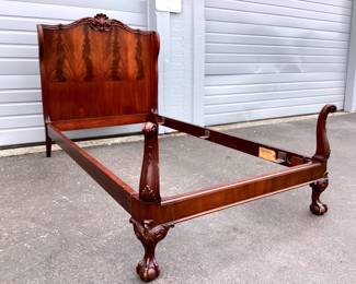 JIFI903 Pair Vintage John Widdicomb Twin Beds Pair of twin beds made by high end Grand Rapids Michigan Furniture Company, John Widdicomb Furniture. Curved headboard and low footboard, side rails 'bolt' together and each side rail has sturdy metal 'L-shaped brackets which support traditional box spring and mattress. Overall Measurments are approximately 42' wide x 78' long x 42' high. Headboard measurements approximately 42' wide x 42' high x 4' deep. Footboard measures approximately 23' high.