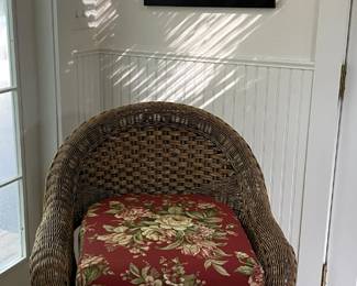 Comes with 2 cushion choices to change out seasonally!