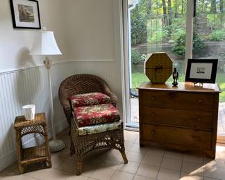 Comes with 2 cushion choices to change out seasonally! 