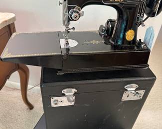 1950s Singer Featherweight Sewing Machine 220