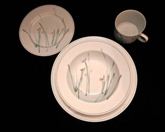 Mikasa contemporary dinnerware for 8