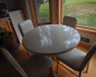 Contemporary round table with 4 chairs