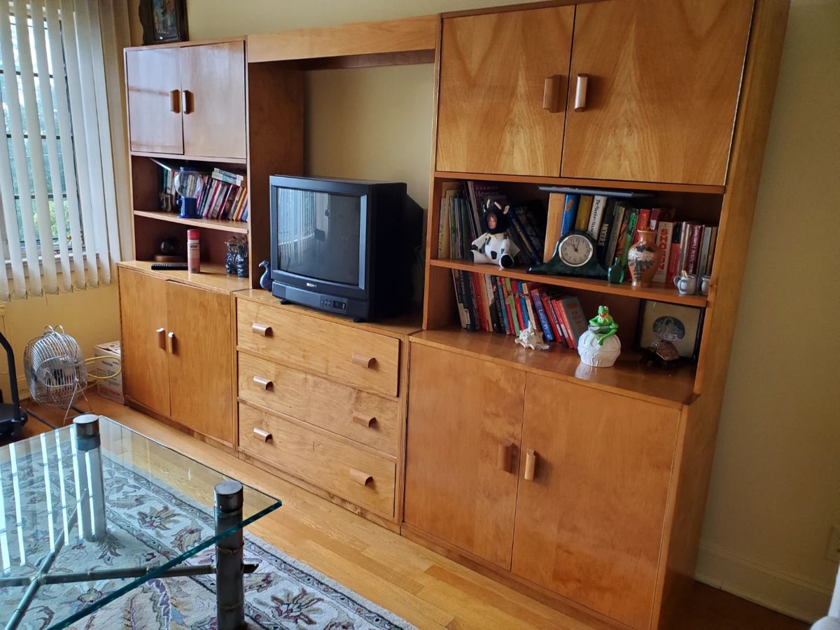 Alix's Tag Sales in Roslyn Heights, NY