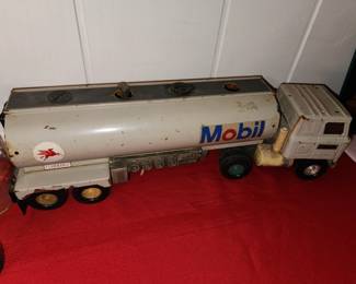 Vintage Metal Mobil Truck