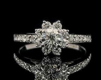 1 Carat Diamond Flower Cluster Pave Ring in 18k White Gold - Excellent Condition! - High-Quality Diamonds & Design - VS Clarity