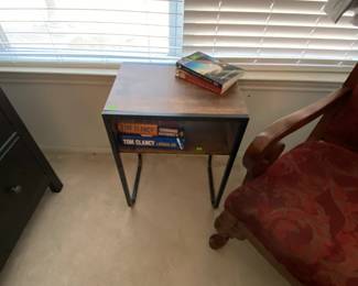 Cute lite weight table