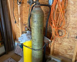 Settling tank / welding supplies